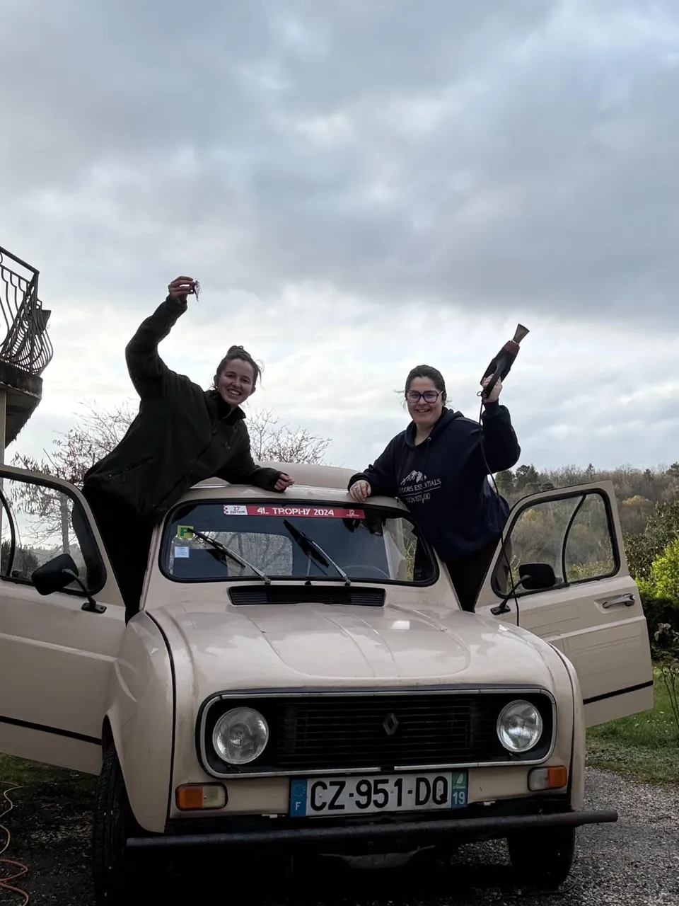 Votre navigateur ne peut pas afficher Jojo en 3D. Voici une photo de la vraie voiture.
